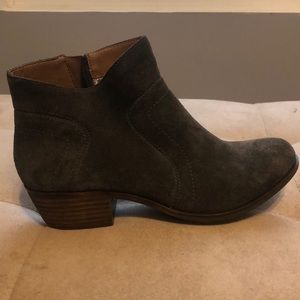 Women’s ankle booties